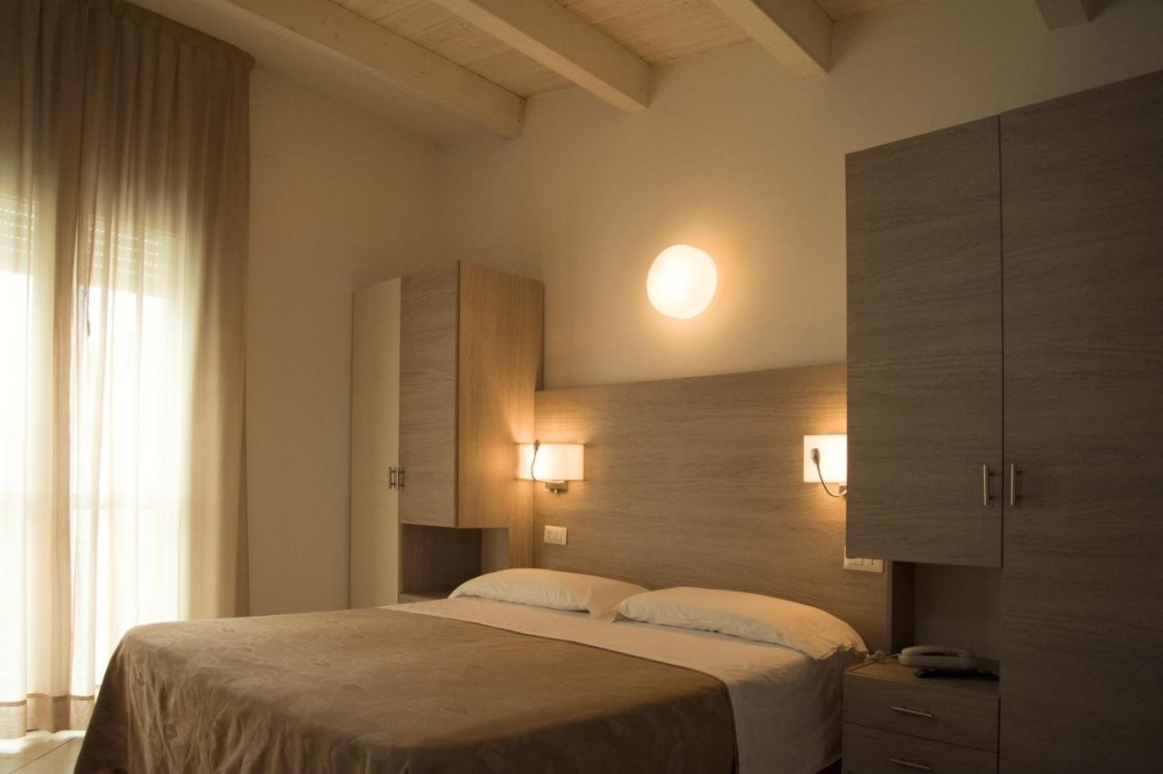 Hotel Villa Enea Cattolica Eksteriør billede